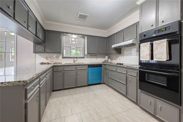 3807 Oak Ridge Drive, Bryan, TX 77802
