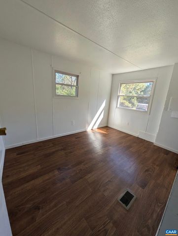 454 KENTS MILL RD, Louisa, VA 23093