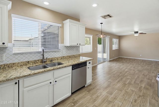 1351 E LIBBY Street, Phoenix, AZ 85022