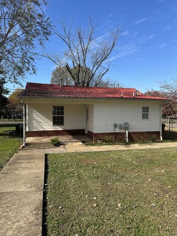 902 S Russell St, Portland, TN 37148