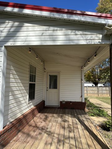 902 S Russell St, Portland, TN 37148