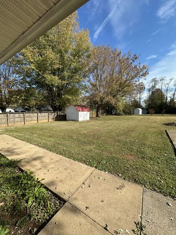 902 S Russell St, Portland, TN 37148