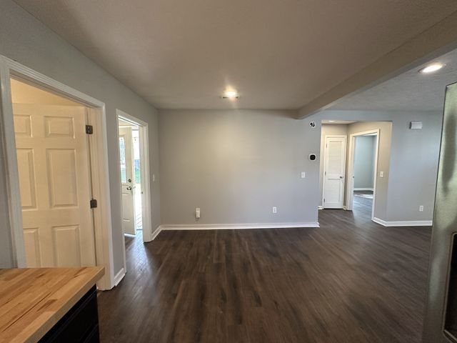 902 S Russell St, Portland, TN 37148