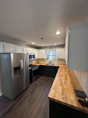 902 S Russell St, Portland, TN 37148