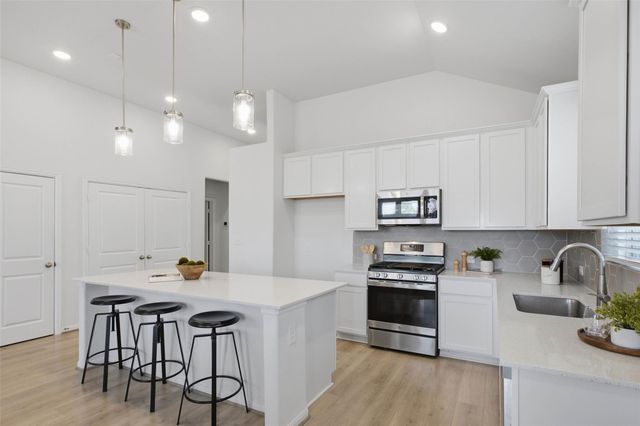1061 Blue Oak BLVD, San Marcos, TX 78666