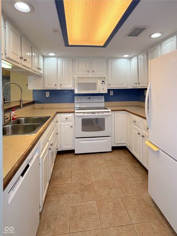 1526 Roanoke Drive, Zionsville, IN 46077