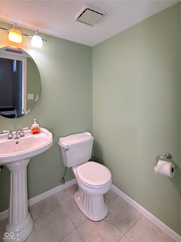 1526 Roanoke Drive, Zionsville, IN 46077