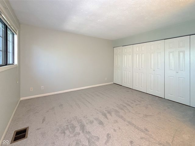 1526 Roanoke Drive, Zionsville, IN 46077