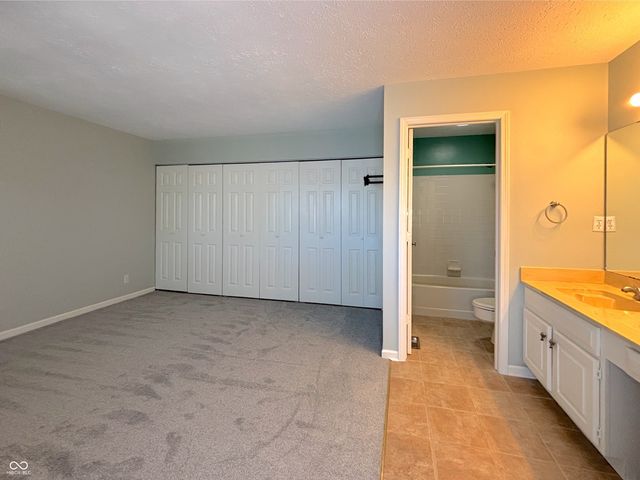1526 Roanoke Drive, Zionsville, IN 46077
