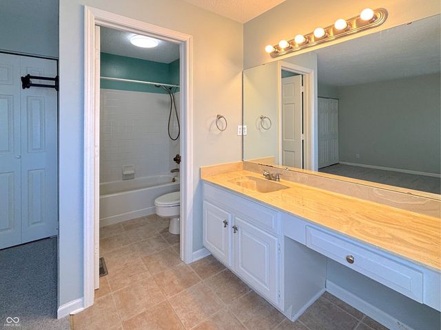 1526 Roanoke Drive, Zionsville, IN 46077