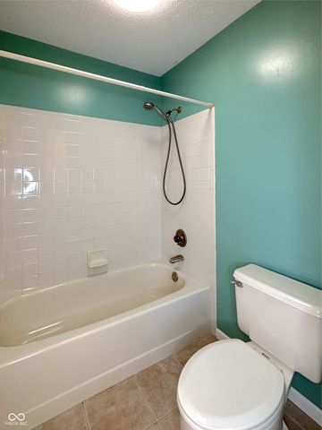 1526 Roanoke Drive, Zionsville, IN 46077