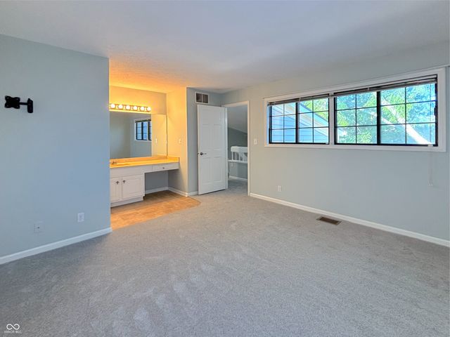 1526 Roanoke Drive, Zionsville, IN 46077