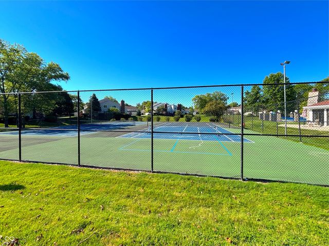 1526 Roanoke Drive, Zionsville, IN 46077