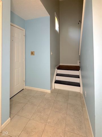 1526 Roanoke Drive, Zionsville, IN 46077