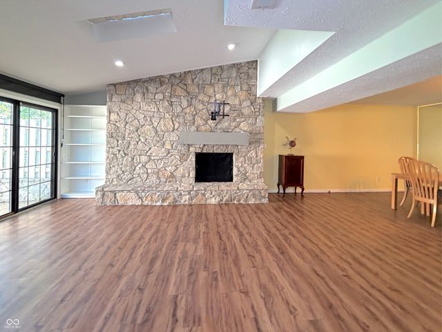 1526 Roanoke Drive, Zionsville, IN 46077