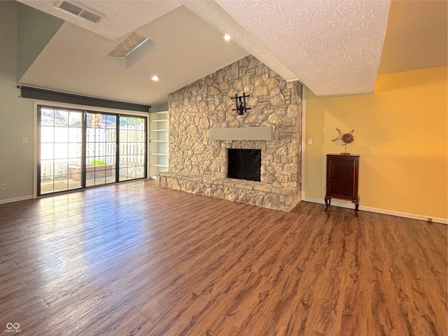 1526 Roanoke Drive, Zionsville, IN 46077