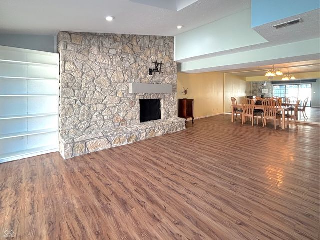 1526 Roanoke Drive, Zionsville, IN 46077