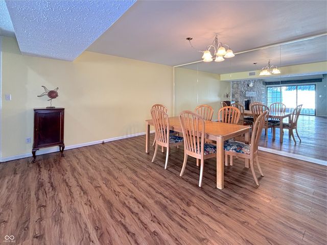 1526 Roanoke Drive, Zionsville, IN 46077