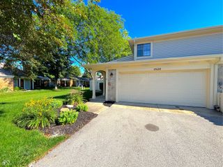 1526 Roanoke Drive, Zionsville, IN 46077