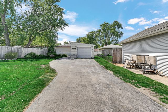 17936 Hickory Street, Lansing, IL 60438