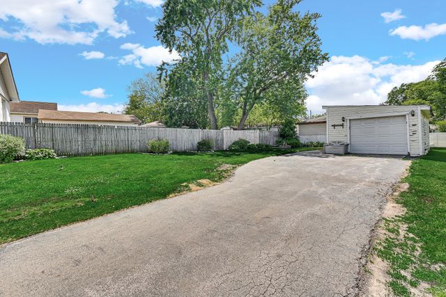 17936 Hickory Street, Lansing, IL 60438