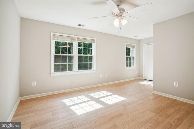 8021 BETHELEN WOODS LN, Springfield, VA 22153