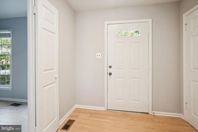 8021 BETHELEN WOODS LN, Springfield, VA 22153