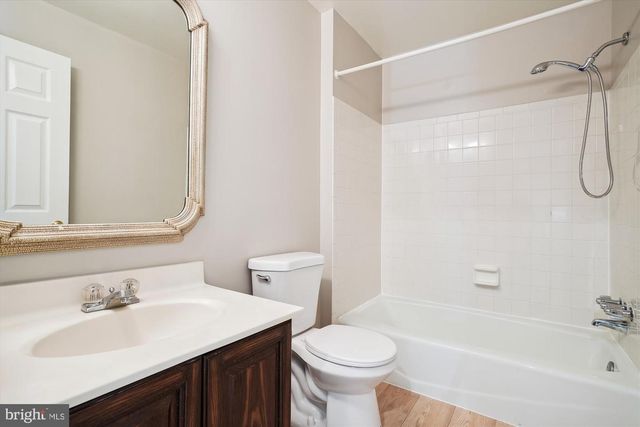 8021 BETHELEN WOODS LN, Springfield, VA 22153