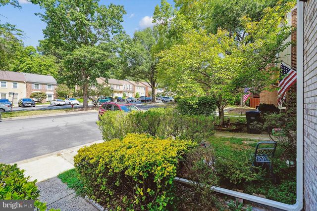 8021 BETHELEN WOODS LN, Springfield, VA 22153
