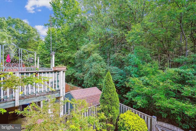 8021 BETHELEN WOODS LN, Springfield, VA 22153