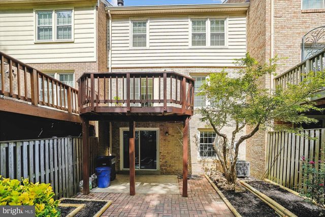 8021 BETHELEN WOODS LN, Springfield, VA 22153