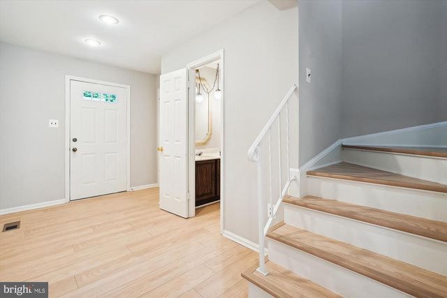 8021 BETHELEN WOODS LN, Springfield, VA 22153