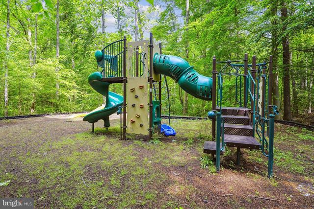8021 BETHELEN WOODS LN, Springfield, VA 22153