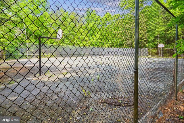 8021 BETHELEN WOODS LN, Springfield, VA 22153