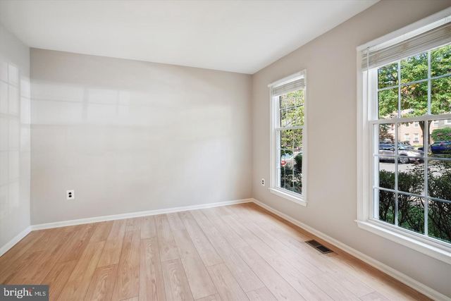 8021 BETHELEN WOODS LN, Springfield, VA 22153