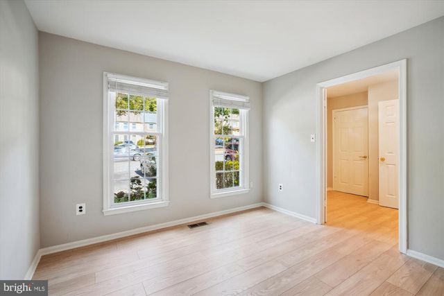 8021 BETHELEN WOODS LN, Springfield, VA 22153