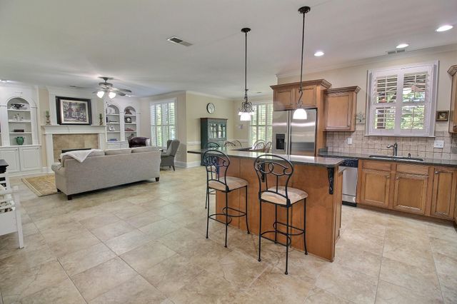 1049 E OLD HEARTHSTONE CIR, Collierville, TN 38017