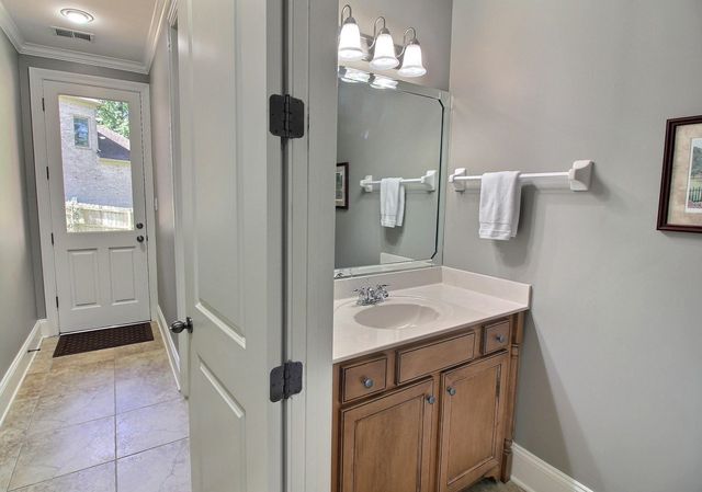 1049 E OLD HEARTHSTONE CIR, Collierville, TN 38017