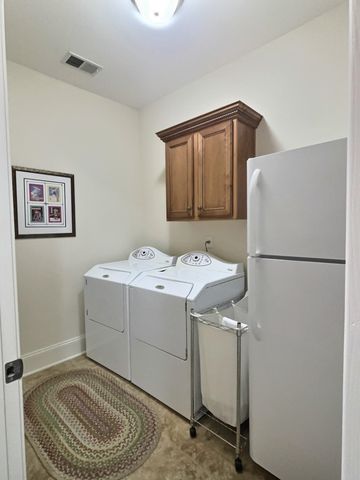 1049 E OLD HEARTHSTONE CIR, Collierville, TN 38017