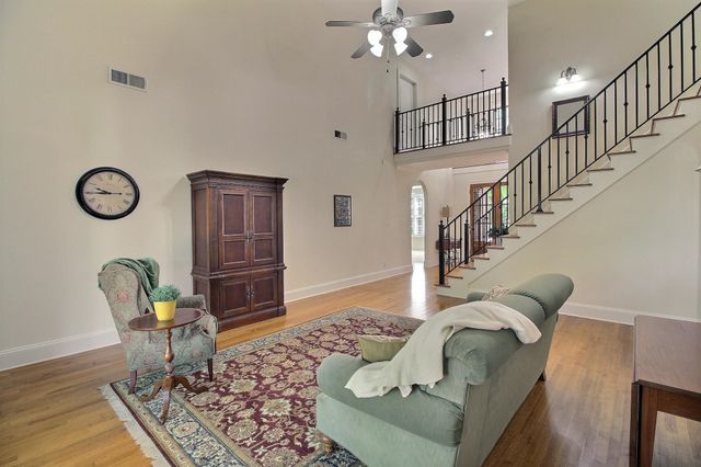 1049 E OLD HEARTHSTONE CIR, Collierville, TN 38017