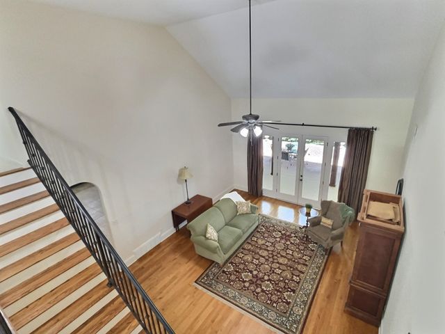 1049 E OLD HEARTHSTONE CIR, Collierville, TN 38017