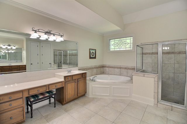1049 E OLD HEARTHSTONE CIR, Collierville, TN 38017