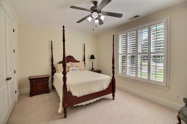 1049 E OLD HEARTHSTONE CIR, Collierville, TN 38017