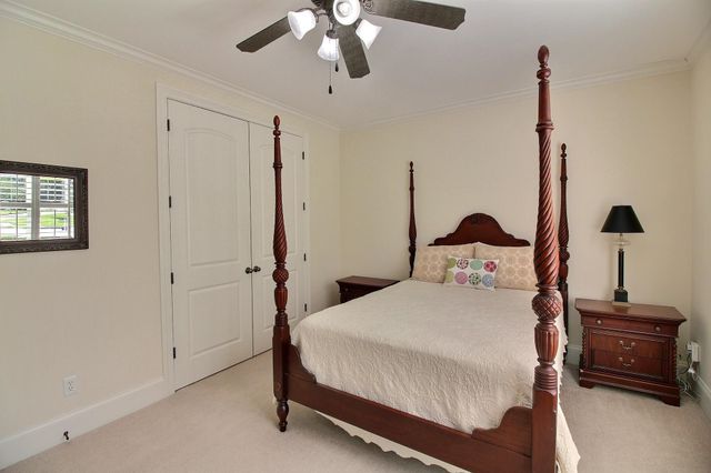 1049 E OLD HEARTHSTONE CIR, Collierville, TN 38017