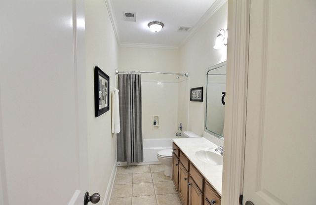 1049 E OLD HEARTHSTONE CIR, Collierville, TN 38017