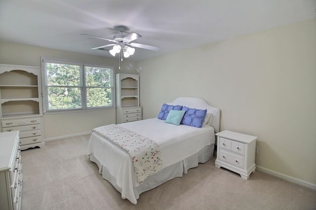 1049 E OLD HEARTHSTONE CIR, Collierville, TN 38017