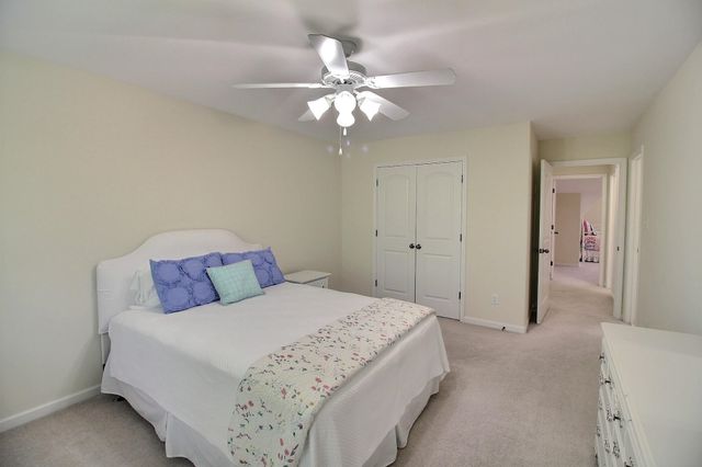 1049 E OLD HEARTHSTONE CIR, Collierville, TN 38017