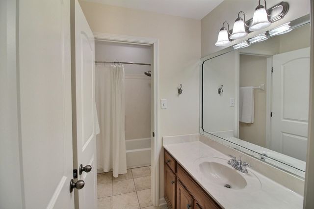 1049 E OLD HEARTHSTONE CIR, Collierville, TN 38017