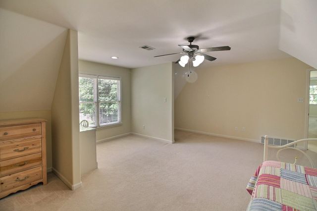 1049 E OLD HEARTHSTONE CIR, Collierville, TN 38017