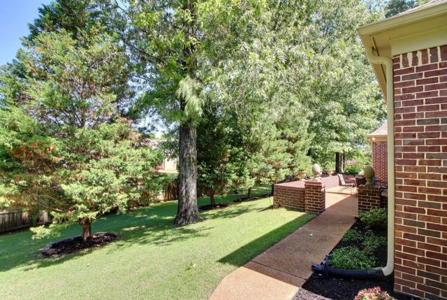 1049 E OLD HEARTHSTONE CIR, Collierville, TN 38017
